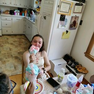 Meet your Posher, Mia